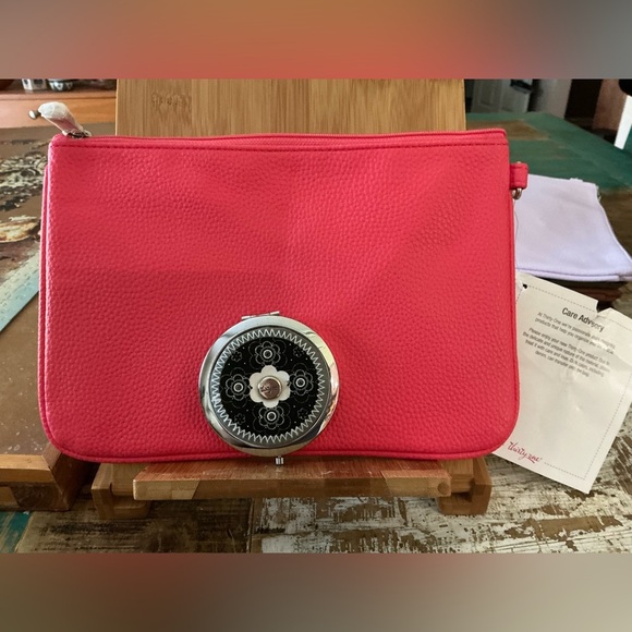 Thirty-One Jewell Zip Clutch
Makeup Cosmetics Jewelry, with mirror!  Bra… - Picture 1 of 5